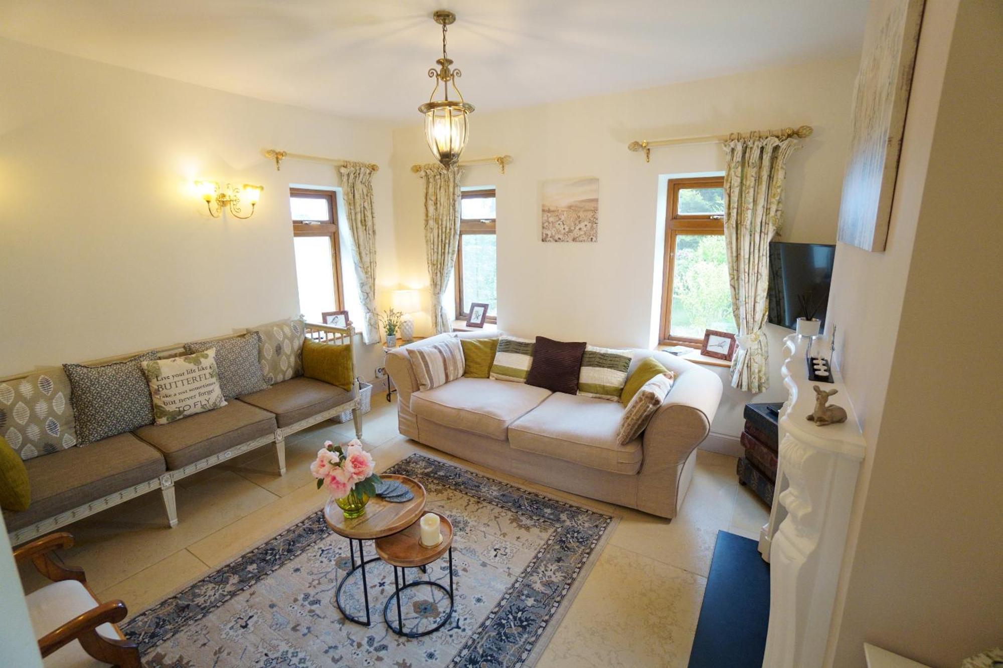 East Lodge Bolney Room photo